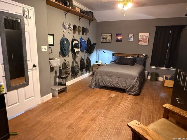 513 State Highway 123, Stockdale, TX 78160