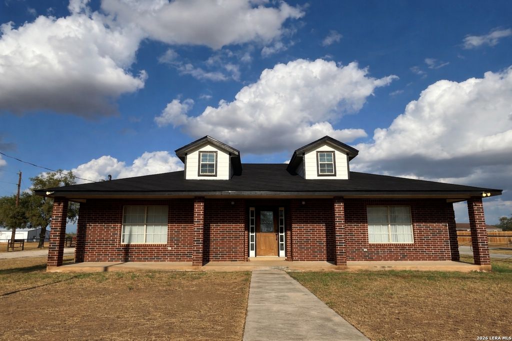 513 State Highway 123, Stockdale, TX 78160