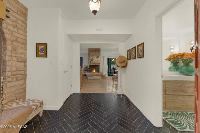 6400 N Val Dosta Drive, Tucson, AZ 85718