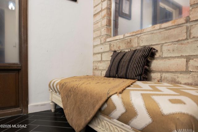 6400 N Val Dosta Drive, Tucson, AZ 85718