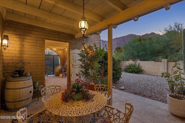 6400 N Val Dosta Drive, Tucson, AZ 85718