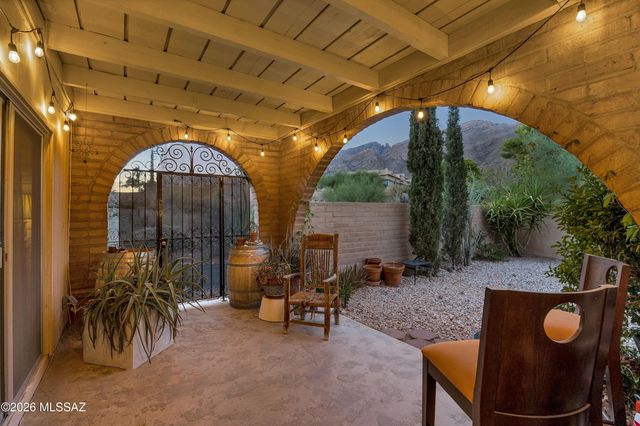 6400 N Val Dosta Drive, Tucson, AZ 85718