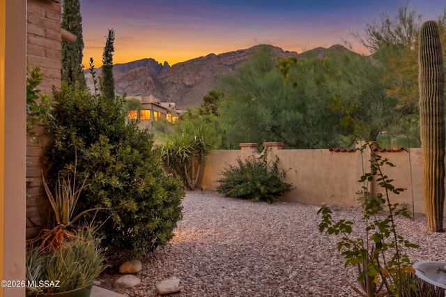 6400 N Val Dosta Drive, Tucson, AZ 85718