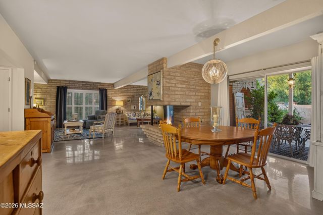 6400 N Val Dosta Drive, Tucson, AZ 85718