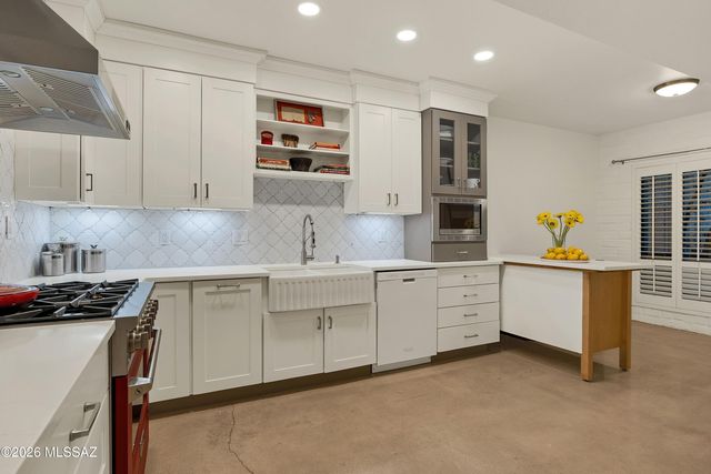 6400 N Val Dosta Drive, Tucson, AZ 85718