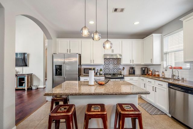 63 Panterra Way, The Woodlands, TX 77382