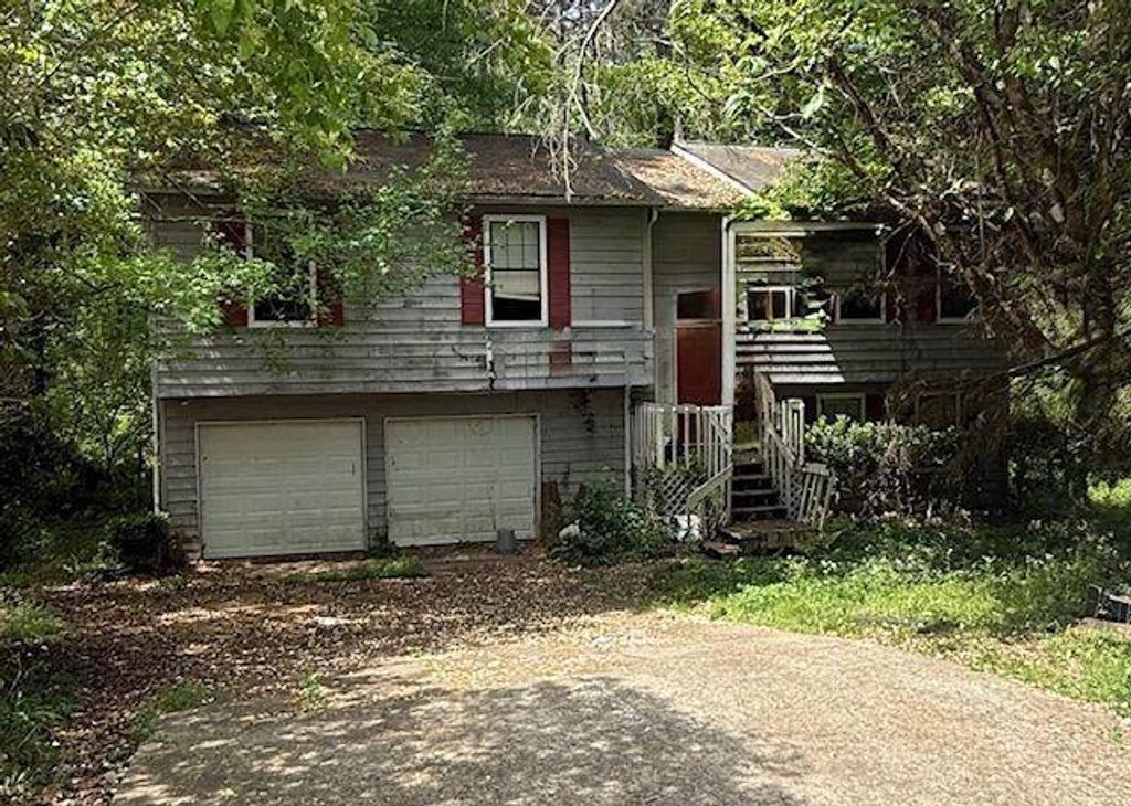 5055 S Woodbridge Trail, Stone Mountain, GA 30088