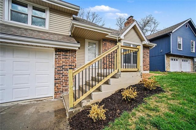 6510 NW Mil Mar Drive, Kansas City, MO 64151