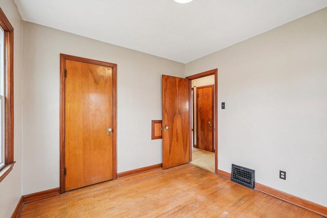 3622 S 16th STREET, Milwaukee, WI 53221