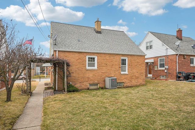 3622 S 16th STREET, Milwaukee, WI 53221