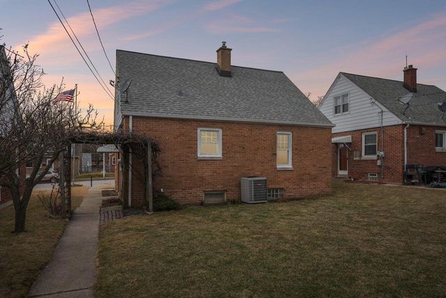 3622 S 16th STREET, Milwaukee, WI 53221