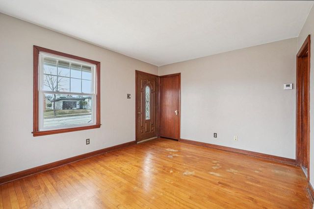 3622 S 16th STREET, Milwaukee, WI 53221