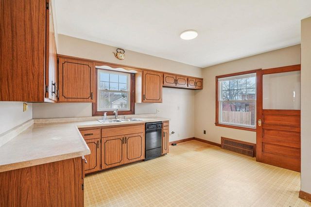 3622 S 16th STREET, Milwaukee, WI 53221