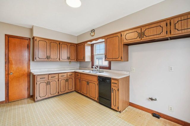 3622 S 16th STREET, Milwaukee, WI 53221