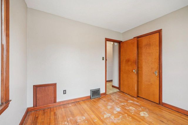 3622 S 16th STREET, Milwaukee, WI 53221