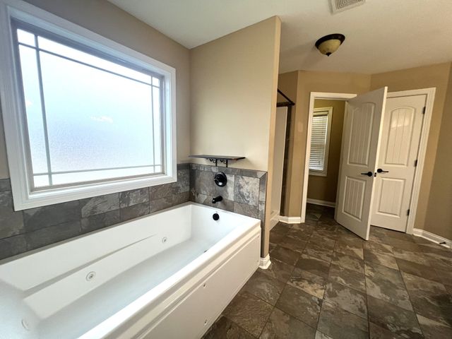 1701 Winterhaven Ct, Clarksville, TN 37042