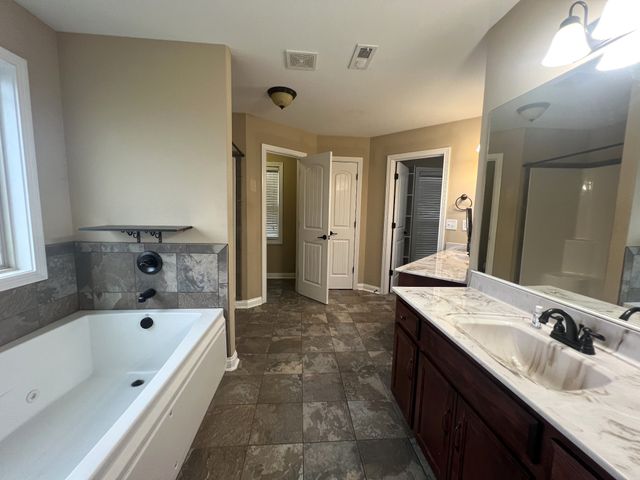 1701 Winterhaven Ct, Clarksville, TN 37042