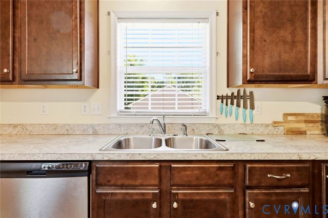 329 Beechwood Park Ln, Highland Springs, VA 23075
