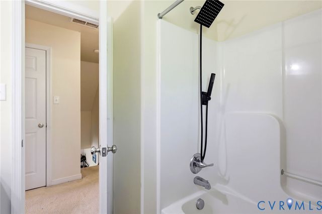329 Beechwood Park Ln, Highland Springs, VA 23075
