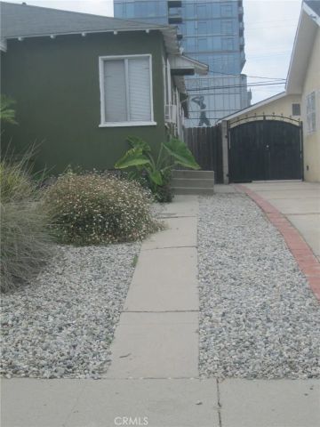 2927 S Genesee Avenue, Los Angeles, CA 90016