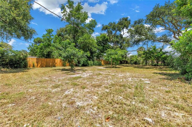 930 ALCAZAR WAY S, St Petersburg, FL 33705