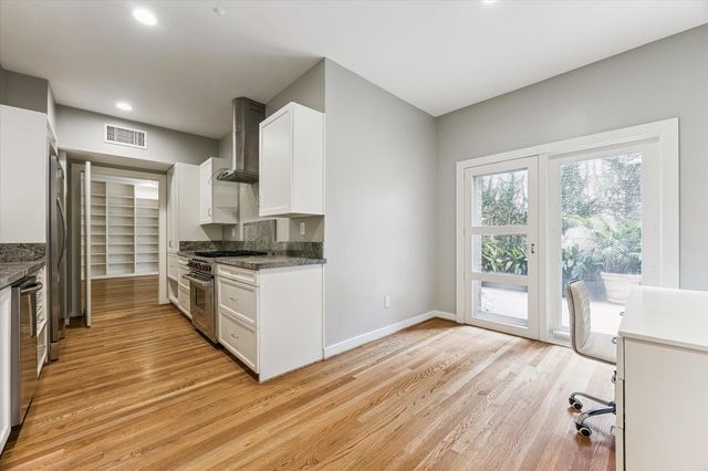 10 S Briar Hollow Lane 50, Houston, TX 77027