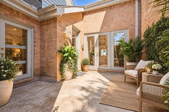 10 S Briar Hollow Lane 50, Houston, TX 77027