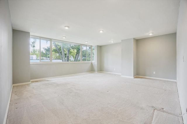 10 S Briar Hollow Lane 50, Houston, TX 77027