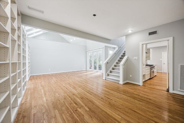 10 S Briar Hollow Lane 50, Houston, TX 77027