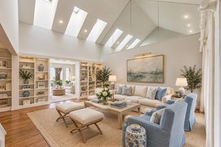 10 S Briar Hollow Lane 50, Houston, TX 77027