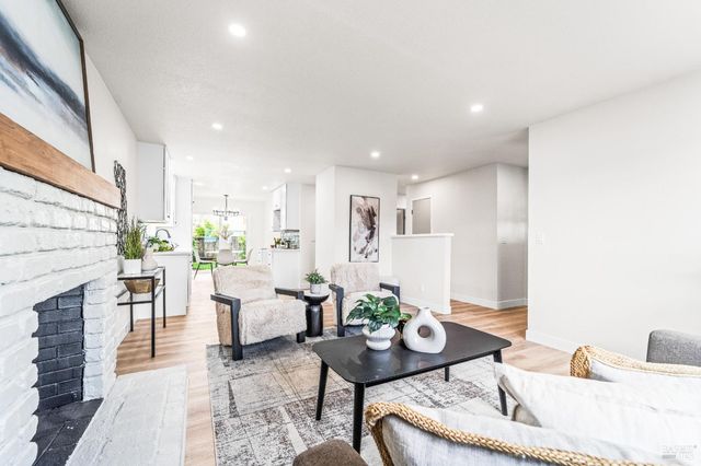 1521 Sarkesian Dr, Petaluma, CA 94954