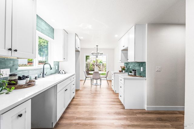 1521 Sarkesian Dr, Petaluma, CA 94954