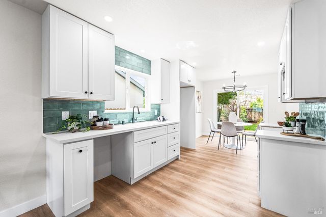 1521 Sarkesian Dr, Petaluma, CA 94954