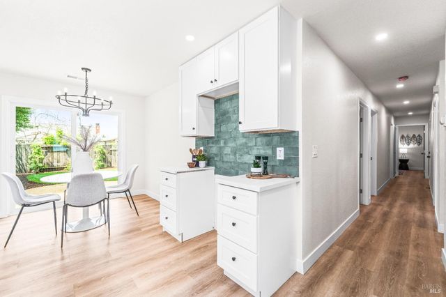 1521 Sarkesian Dr, Petaluma, CA 94954