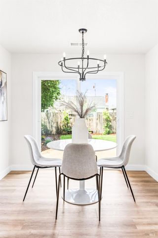 1521 Sarkesian Dr, Petaluma, CA 94954