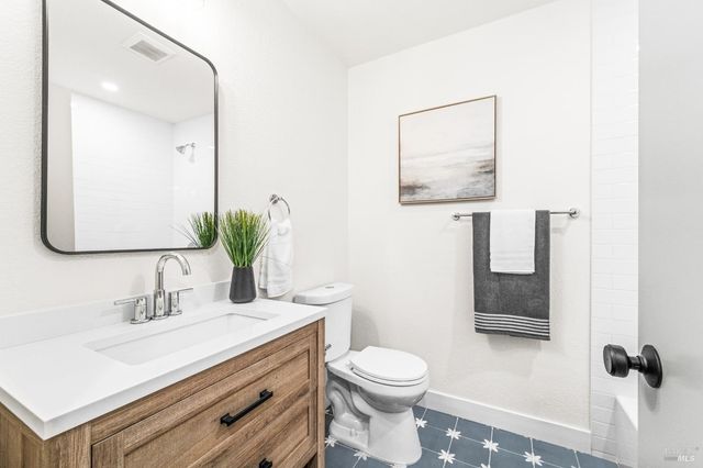 1521 Sarkesian Dr, Petaluma, CA 94954