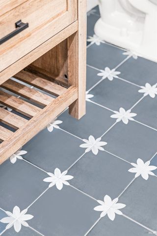 1521 Sarkesian Dr, Petaluma, CA 94954