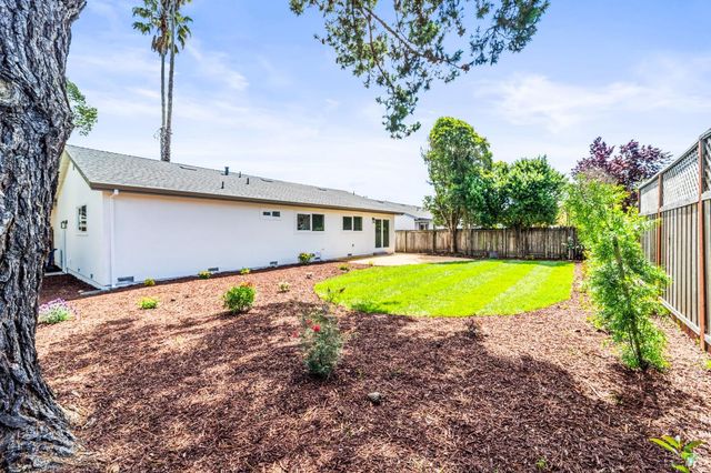 1521 Sarkesian Dr, Petaluma, CA 94954