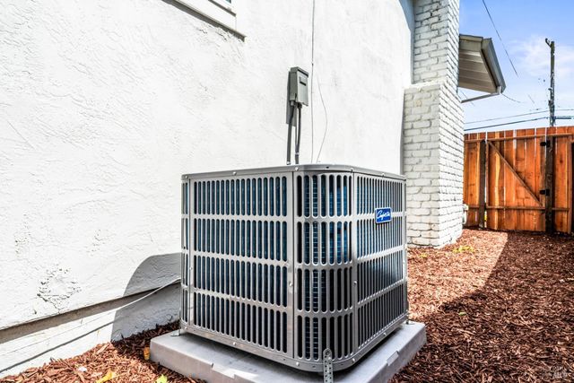 1521 Sarkesian Dr, Petaluma, CA 94954