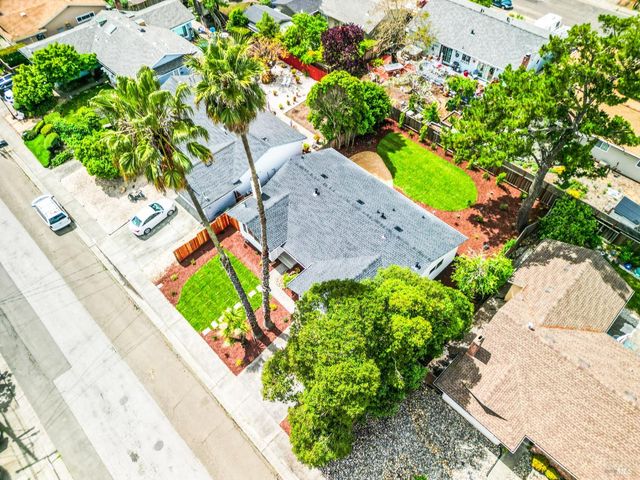 1521 Sarkesian Dr, Petaluma, CA 94954