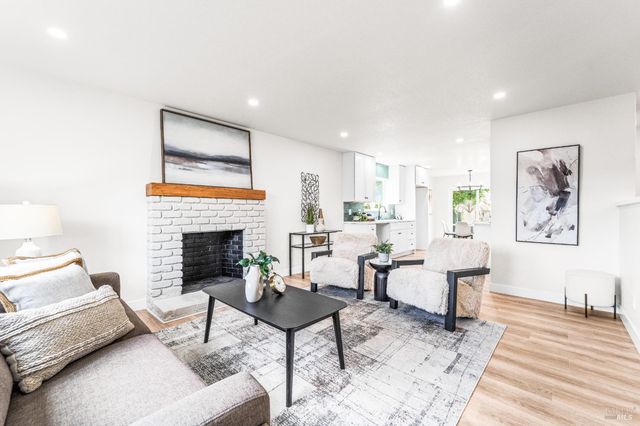 1521 Sarkesian Dr, Petaluma, CA 94954