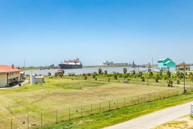 816 Coast Guard, Surfside Beach, TX 77541