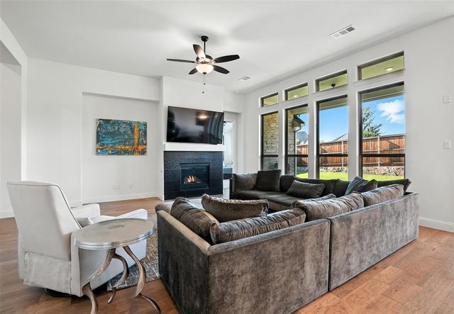 716 Colt Drive, Aubrey, TX 76227