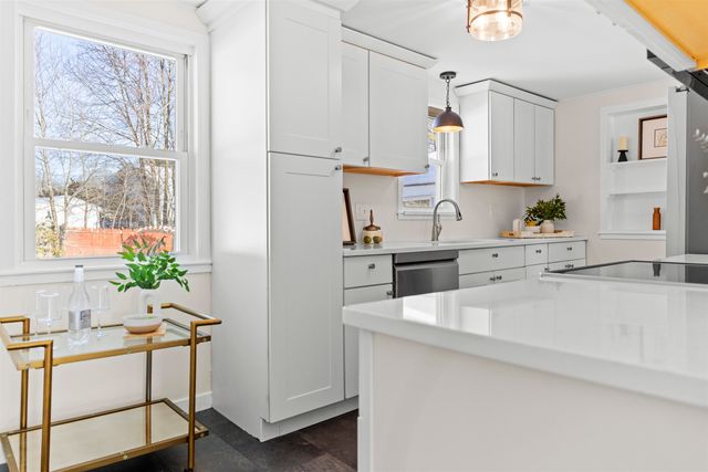 7 Hall Court, Portsmouth, NH 03801