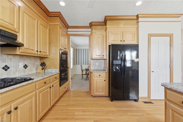 301 Blevins RN, Yorktown, VA 23693