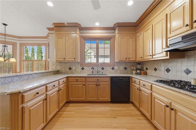 301 Blevins RN, Yorktown, VA 23693