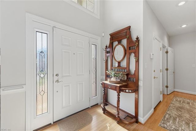 301 Blevins RN, Yorktown, VA 23693
