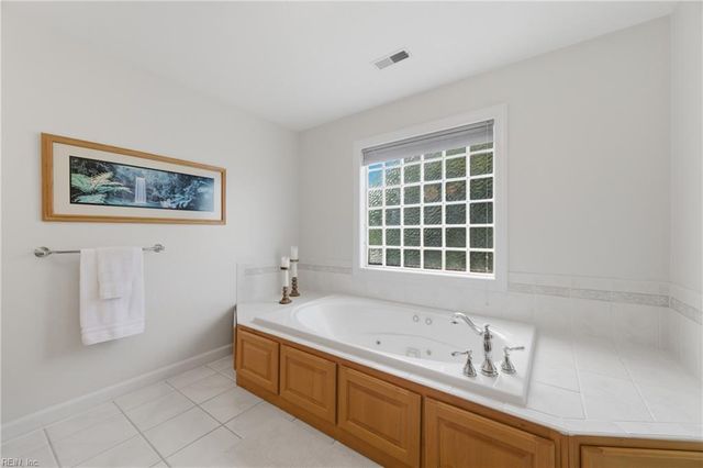 301 Blevins RN, Yorktown, VA 23693