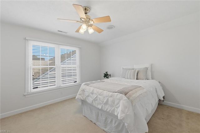 301 Blevins RN, Yorktown, VA 23693
