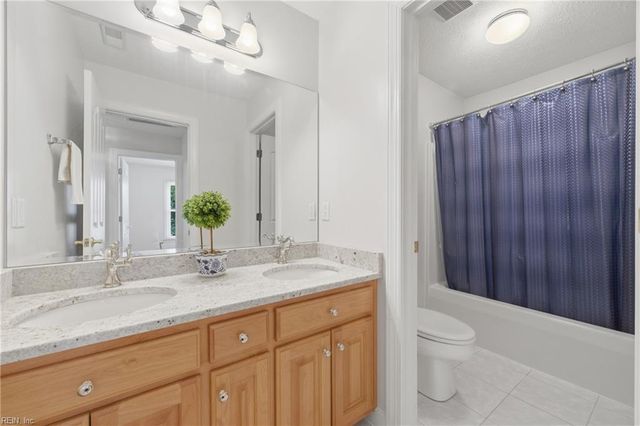 301 Blevins RN, Yorktown, VA 23693